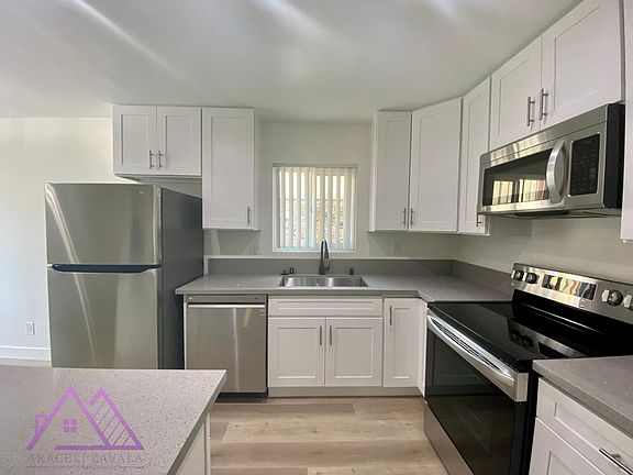 3rd image of 1045 Meadow Lake Dr