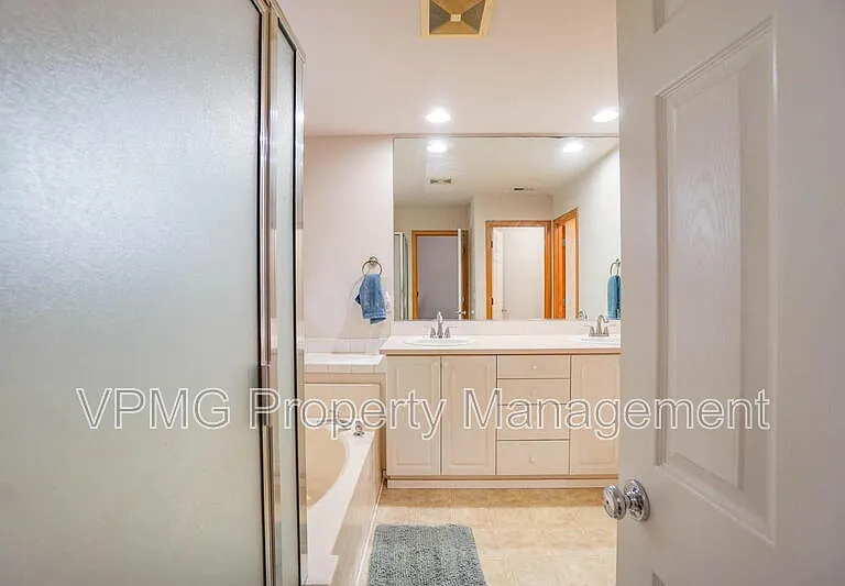 17301 SE 24th St — Photo 29