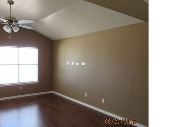 3rd image of 204 Janelle Dr APT A