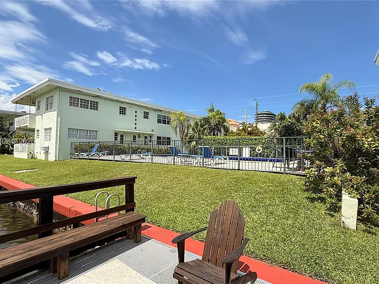 8600 Byron Ave #8 — Photo 18