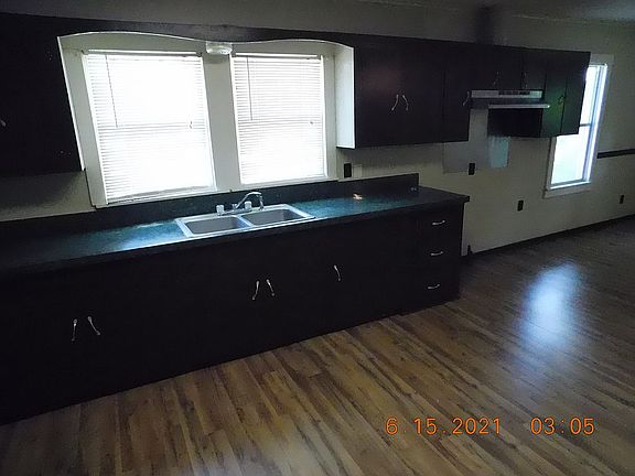 4th image of 1133 W Ash Ave