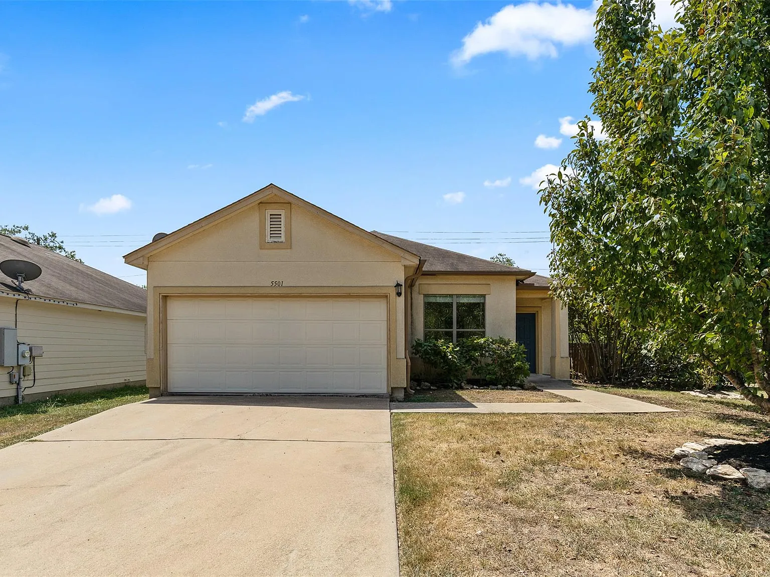3 bed, 2.0 bath, 1231 sqft, $2,100 — Photo 1