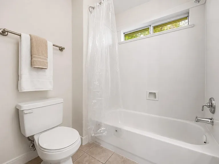 1306 Cohn St — Photo 7