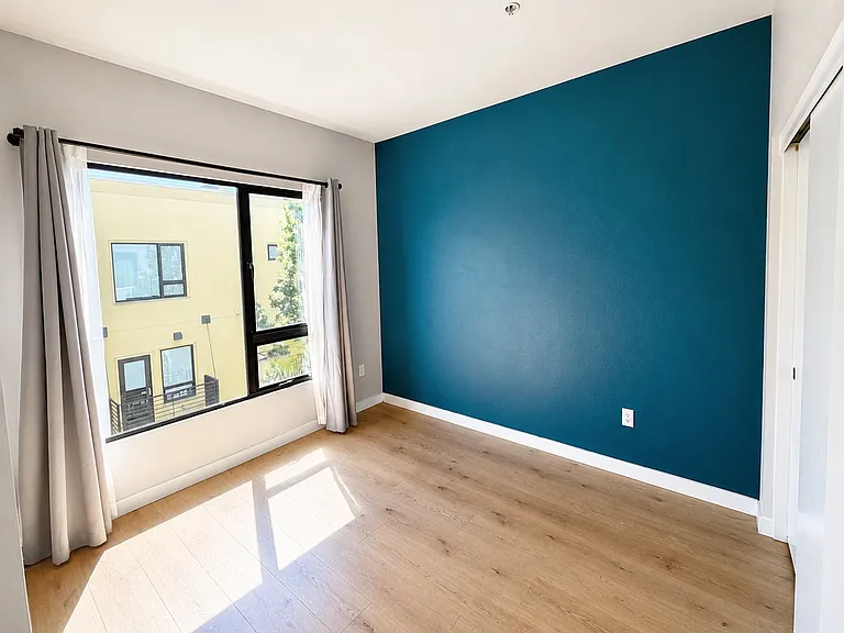 604 Palisade Dr — Photo 8