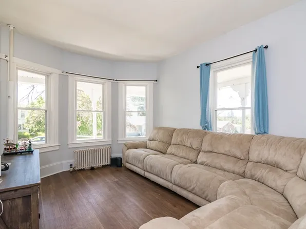 208 Prospect St, Chicopee, MA
