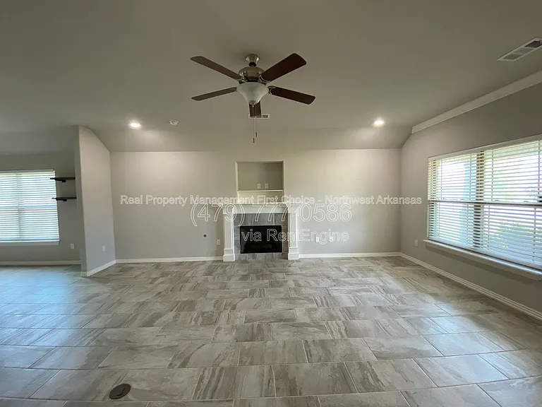 109 S Geranium Ln — Photo 6