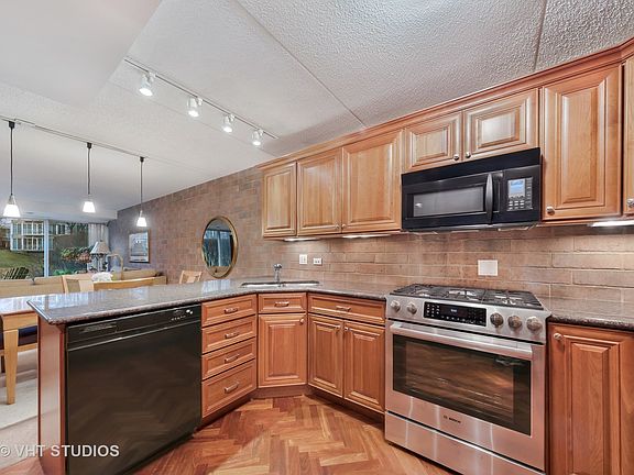 4th image of 2532 Wellington Ct