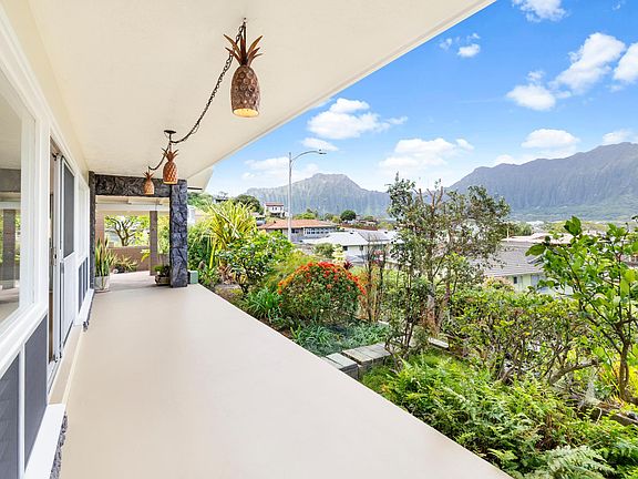 First floor patio overlooking garden and Ko'olau Mountains.
