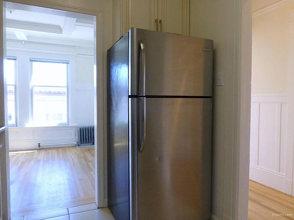 3rd image of 2400 Van Ness Ave APT 24