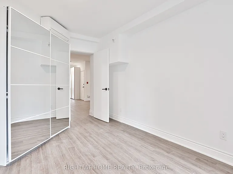 548 College St #2F — Photo 9