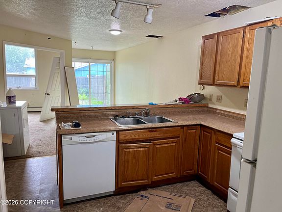 4th image of 1325 Airport Heights Dr
