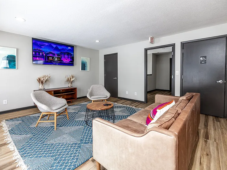 FREE 2nd Month's Rent When You Apply Within 24 Hours of Your Tour at Weston Park Apartments! — Photo 22