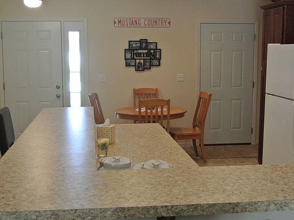 Breakfast bar - eat in area