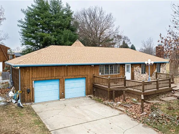 1402 SE Moore Rd, Saint Joseph, MO 64504