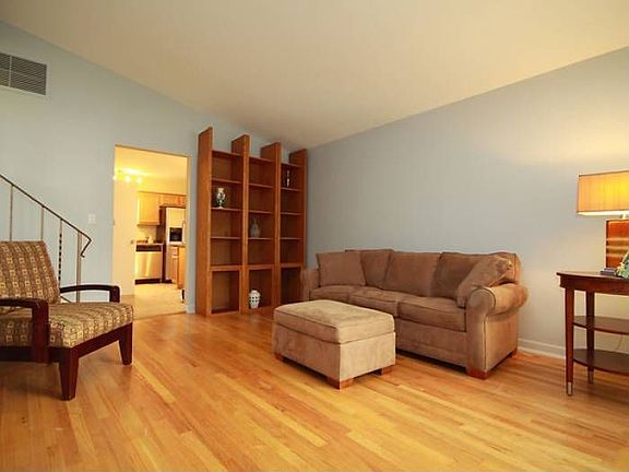 3rd image of 1036 S Charlotte St
