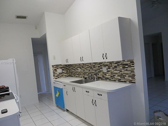 4th image of 21215 NE 9th Ct APT 4