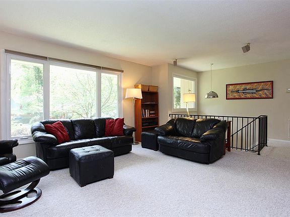 3rd image of 2441 Sedgefield Dr