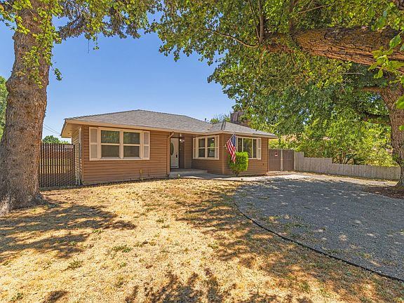 3rd image of 4225 Summers Ln