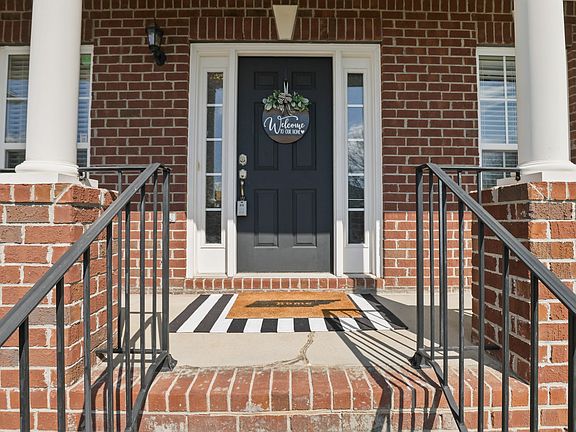 3rd image of 7517 Woodstream Dr