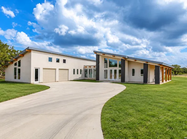 21660 Senior RD #2, Von Ormy, TX 78073