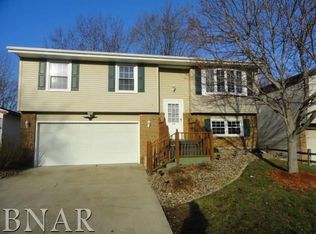 1416 Ridgeport Ave, Bloomington, IL 61704