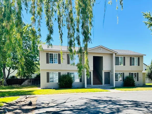 351 NW 17th St, Redmond, OR 97756