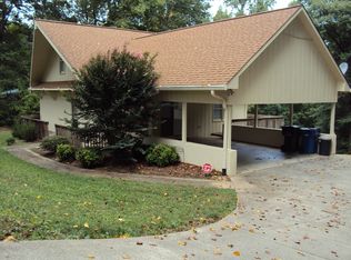 440 27th Avenue Cir NW, Hickory, NC 28601
