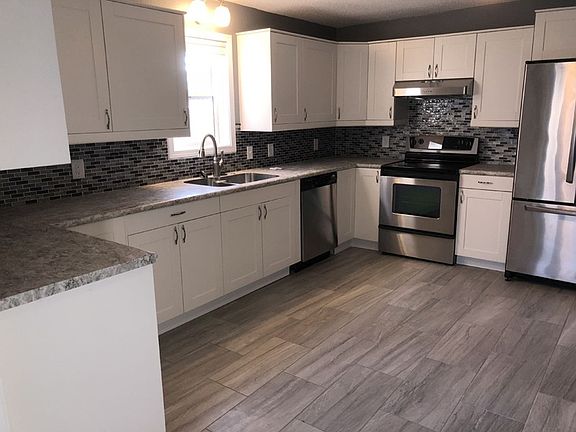 4th image of 1107 Dakota St