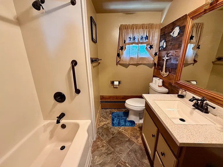 924 Blanchard Ave — Photo 5