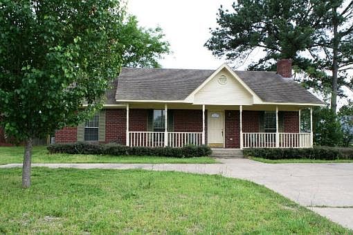 1st image of 2210 Court Dr