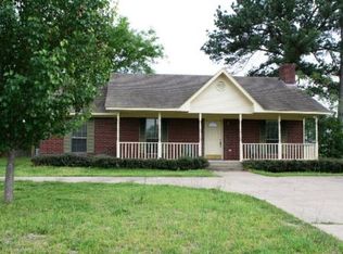 2210 Court Dr, Palestine, TX 75803