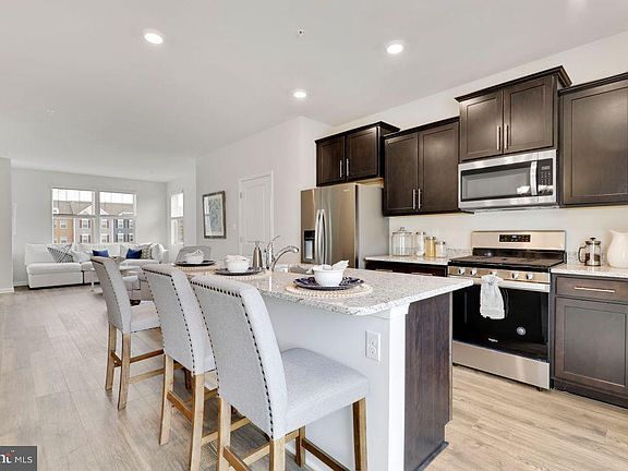 4th image of 9609 Silver Bluff Way