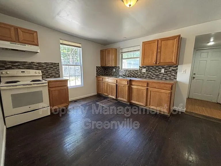 135 D St — Photo 8