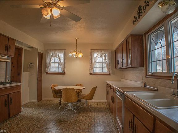3rd image of 6912 Delmur Dr