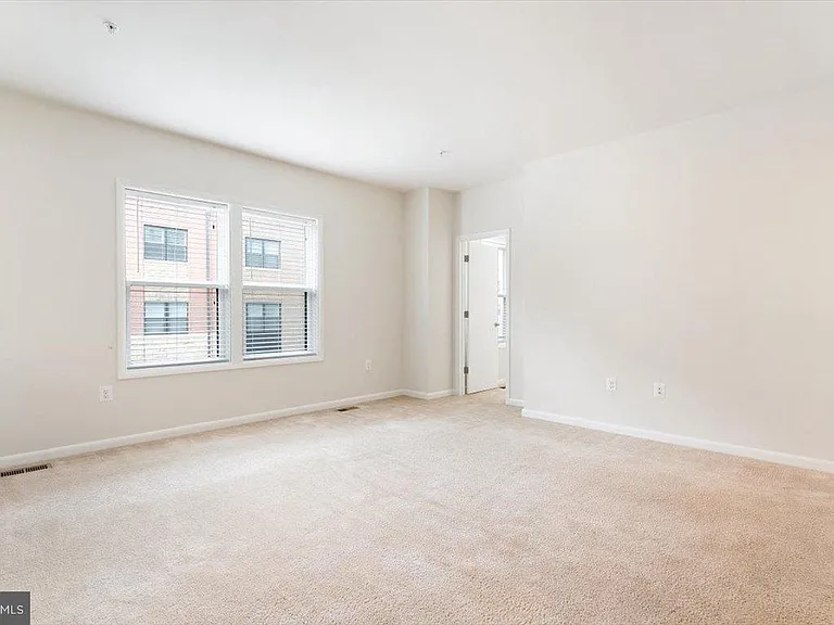 20532 Milbridge Ter — Photo 15