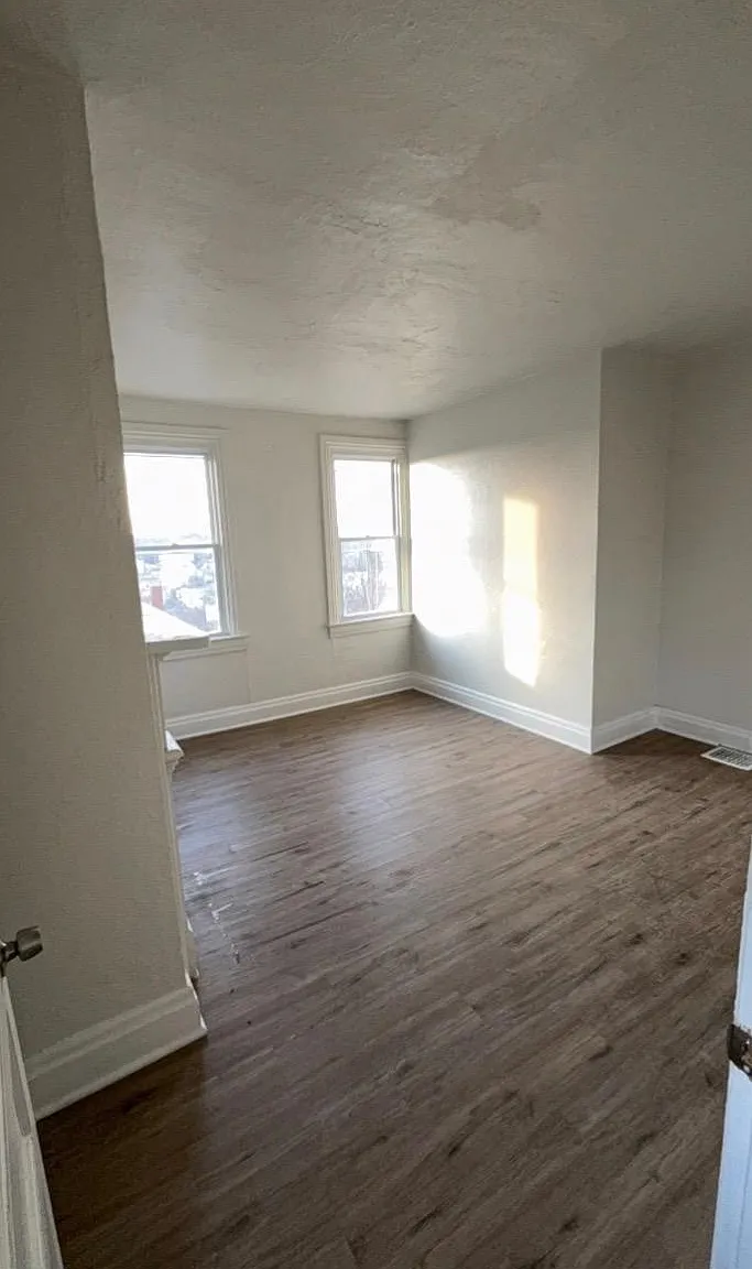 4 bed, 1368 sqft, $2,000 — Photo 4