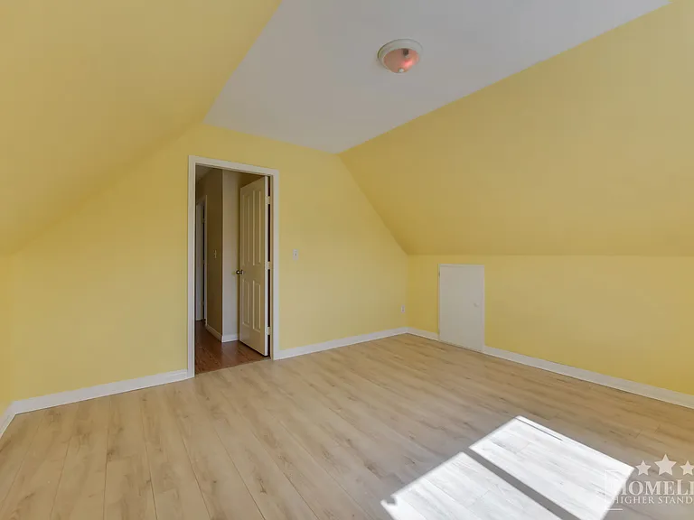 6375 187a St #UPPER HOUSE — Photo 27