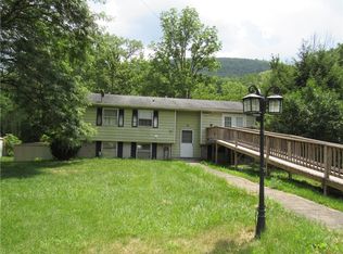 18 Mark Cir, Naples, NY 14512