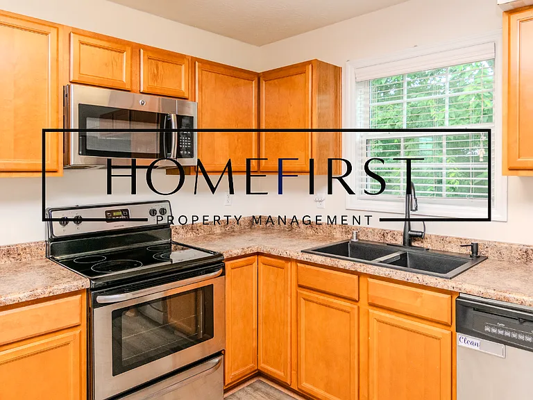112 Newport Ln — Photo 8