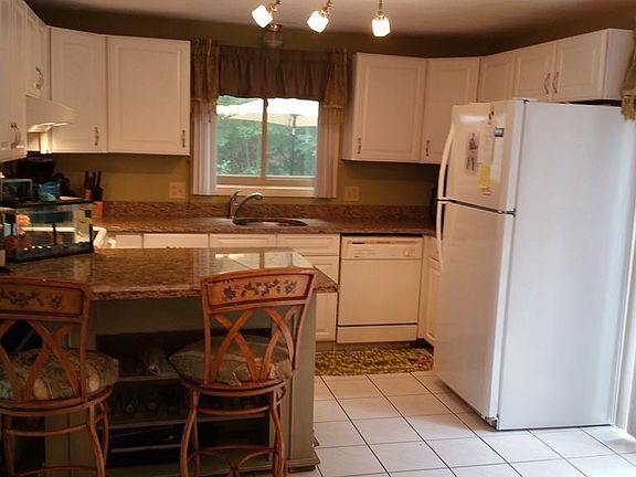 5th image of 152 E Bacon St APT D5