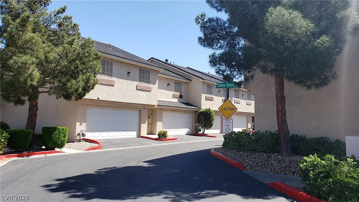 3 bed, 2.5 bath, 1320 sqft, $1,600 — Photo 4