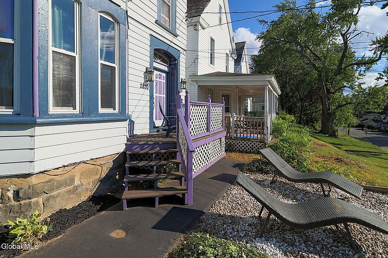 2nd image of 2820 Broadway