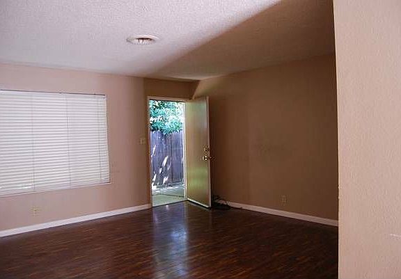 2nd image of 840 Melbourne Ave