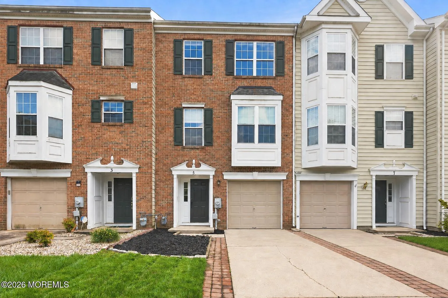 3 bed, 4.0 bath, 1919 sqft, $3,000 — Photo 1
