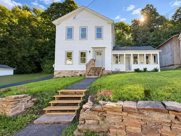 20 Beach St, Keeseville, NY 12944