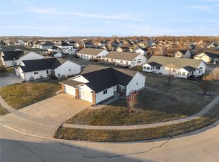 617 Lincoln Dr, Center Point, IA 52213