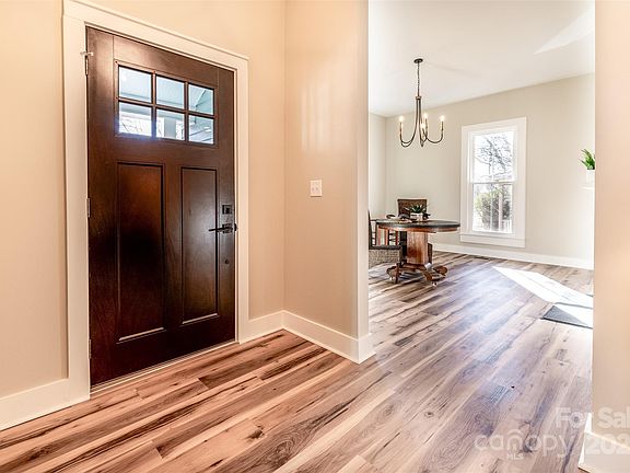 5th image of 616 Cherry St