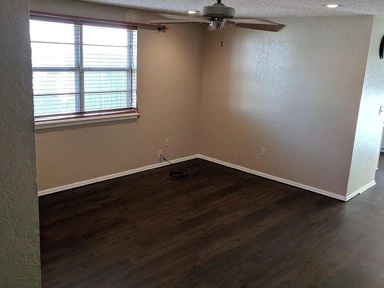 1112 Swan Lake Rd — Photo 2