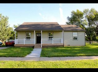 525 E 7th St, Wellsville, KS 66092