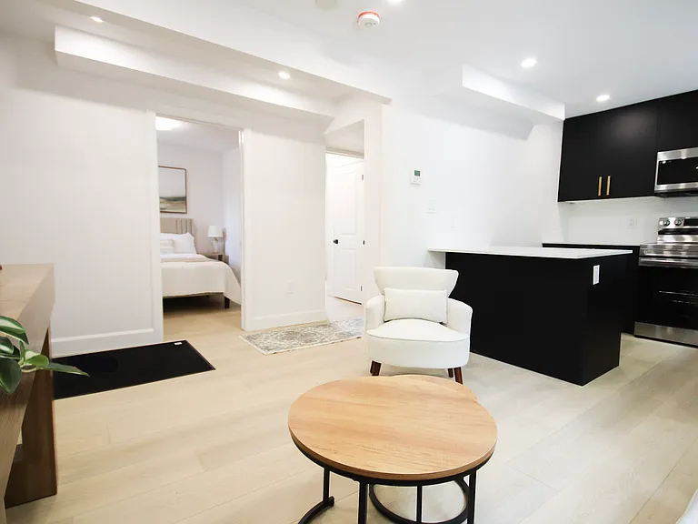 269 Madison Ave S #8 — Photo 2